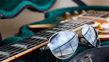 8 accessoires essentiels pour partir en vacances avec sa guitare